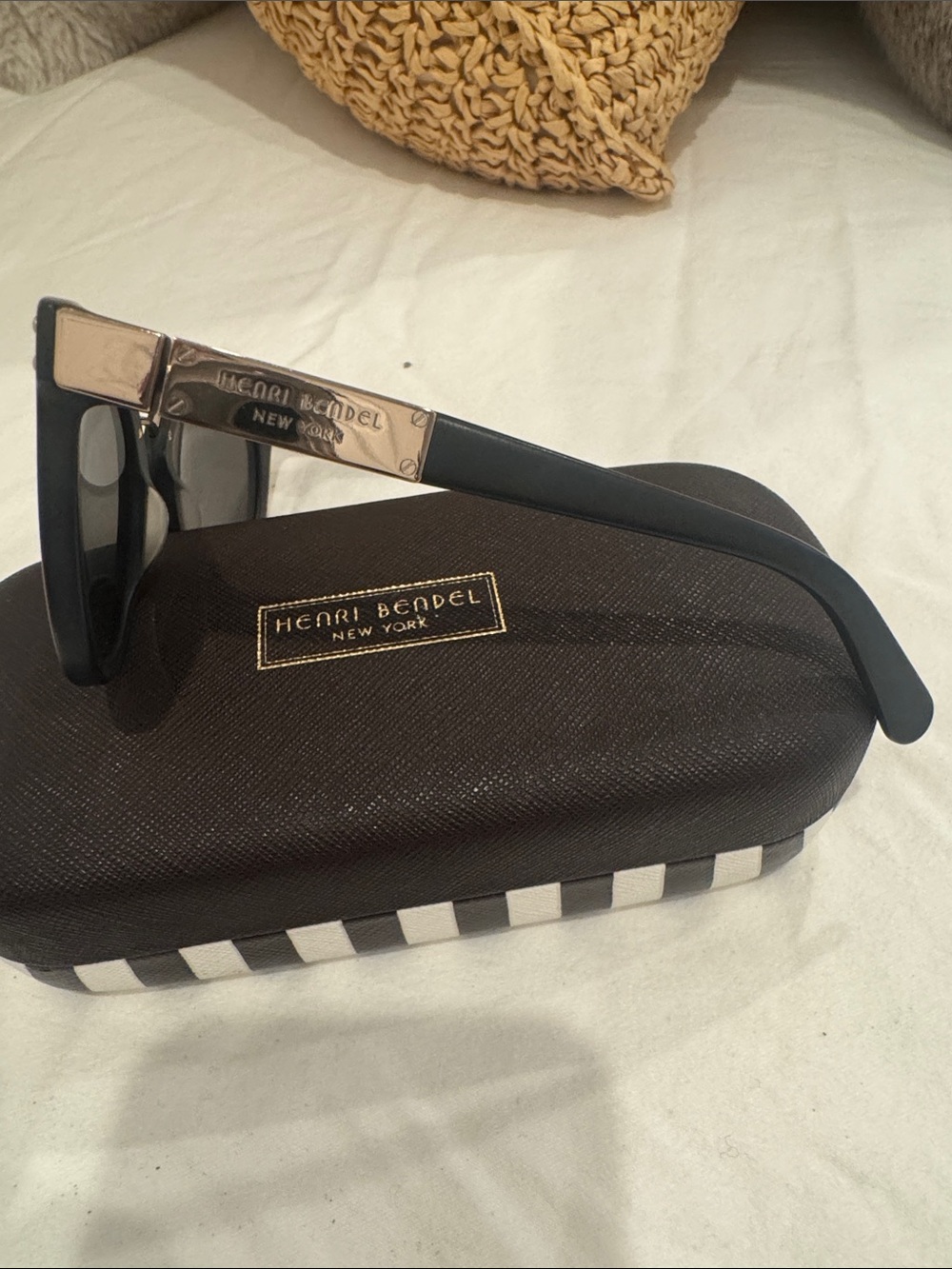 henri bendel HB804S Broadway 002 Black Frame Sunglasses/Blue Mirrored Lenses - Picture 3 of 7